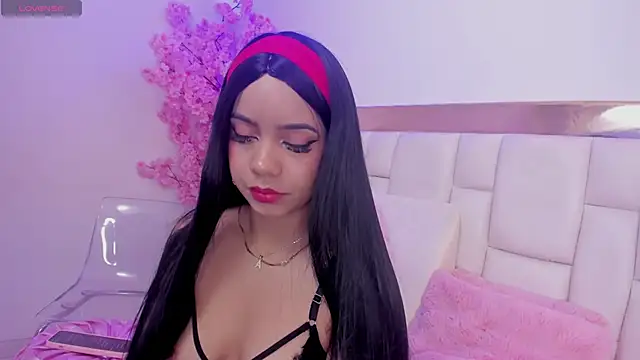 Snapshot of SenniaBella chatting on March 18, 2025, 3:12 pm SenniaBella online show from March 18, 2025, 3:12 pm