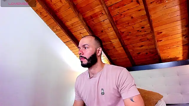 Tom Bailey online show from November 11, 2025, 12:55 pm