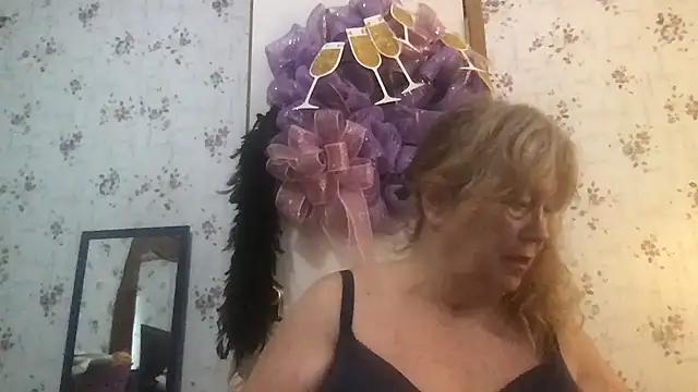 musclebooty70 online show from January 13, 2025, 3:15 pm