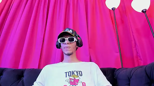 Snapshot of TomyMosterCock chatting on January 18, 2025, 2:36 am TomyMosterCock online show from January 18, 2025, 2:36 am