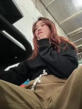 Snapshot of Emily_9xx chatting on December 23, 2024, 7:28 am Emily 9xx online show from December 23, 2024, 7:28 am