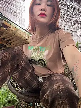 Snapshot of Emily_9xx chatting on March 5, 2025, 4:45 am Emily 9xx online show from March 5, 2025, 4:45 am