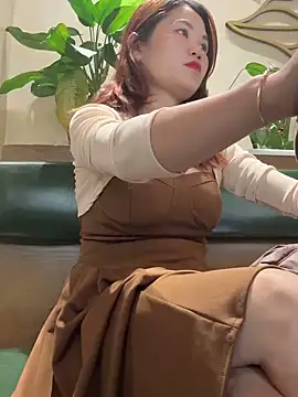 Snapshot of Emily_9xx chatting on March 18, 2025, 2:40 am Emily 9xx online show from March 18, 2025, 2:40 am