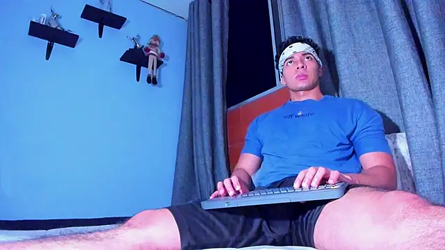 Snapshot of Stefann_salvatoree chatting on January 19, 2025, 7:15 am Stefann salvatoree online show from January 19, 2025, 7:15 am