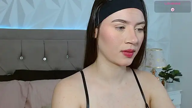 Snapshot of Gwen_drew chatting on November 8, 2025, 12:52 pm Gwen drew online show from November 8, 2025, 12:52 pm