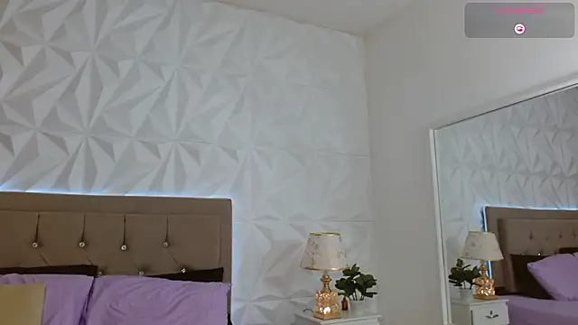 Snapshot of Gwen_drew chatting on November 21, 2025, 1:10 pm Gwen drew online show from November 21, 2025, 1:10 pm