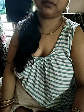 cuteyqueen online show from April 4, 2026, 1:12 am