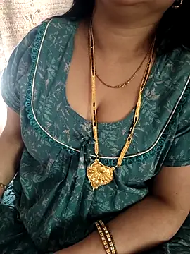 cuteyqueen online show from February 7, 2026, 8:33 am