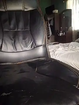 Snapshot of Naughty_Ratty chatting on December 18, 2025, 2:54 pm Naughty Ratty online show from December 18, 2025, 2:54 pm