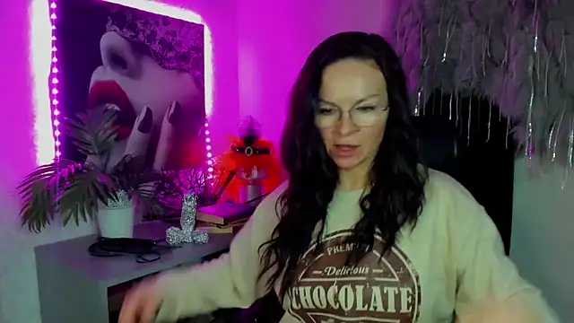 HelenLuxx online show from February 21, 2026, 7:21 am