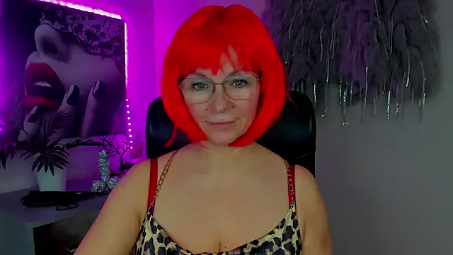 HelenLuxx online show from January 14, 2026, 5:27 pm