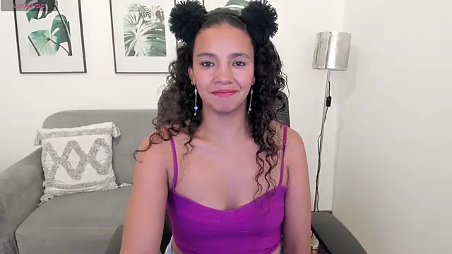 Snapshot of leslyflorez chatting on February 19, 2025, 12:14 am leslyflorez online show from February 19, 2025, 12:14 am