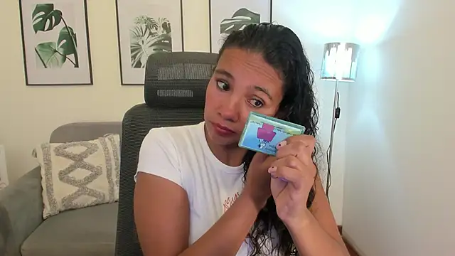 Snapshot of leslyflorez chatting on February 15, 2025, 9:17 pm leslyflorez online show from February 15, 2025, 9:17 pm