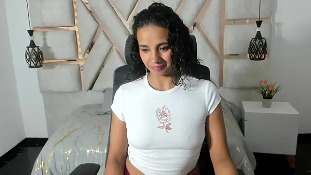 Snapshot of leslyflorez chatting on March 21, 2025, 12:07 am leslyflorez online show from March 21, 2025, 12:07 am