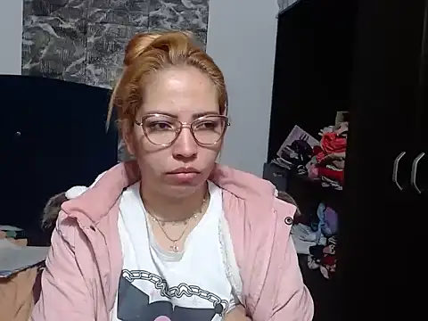 Snapshot of THEBOSSLARA chatting on November 15, 2025, 3:27 pm THEBOSSLARA online show from November 15, 2025, 3:27 pm