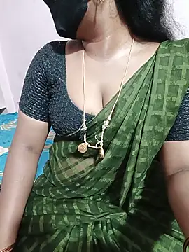 Snapshot of louise92 chatting on June 29, 2026, 7:48 am louise92 online show from June 29, 2026, 7:48 am