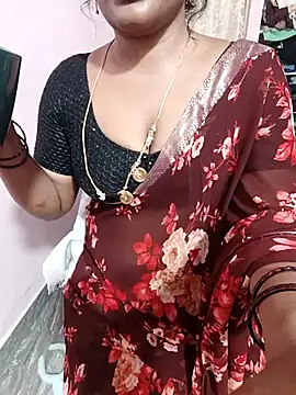 Snapshot of louise92 chatting on July 20, 2026, 11:45 am louise92 online show from July 20, 2026, 11:45 am
