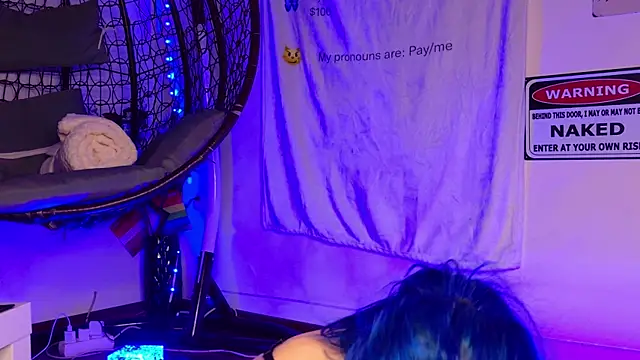 AriaVoss online show from April 10, 2026, 9:00 pm