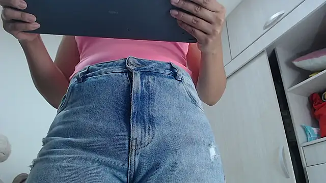 Snapshot of Amelia_Debora_Antonella chatting on October 25, 2025, 12:39 pm Amelia Debora Antonella online show from October 25, 2025, 12:39 pm