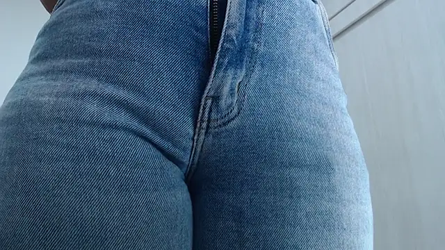 Snapshot of Amelia_Debora_Antonella chatting on October 29, 2025, 2:16 pm Amelia Debora Antonella online show from October 29, 2025, 2:16 pm