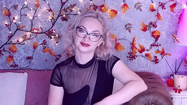 Snapshot of EllianaReese chatting on November 12, 2025, 2:59 am EllianaReese online show from November 12, 2025, 2:59 am