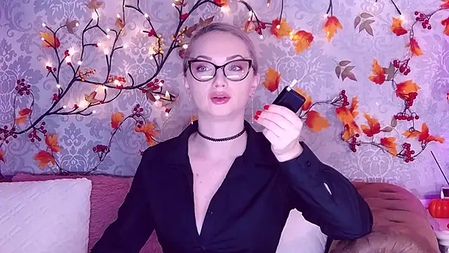 Snapshot of EllianaReese chatting on December 1, 2025, 2:45 am EllianaReese online show from December 1, 2025, 2:45 am