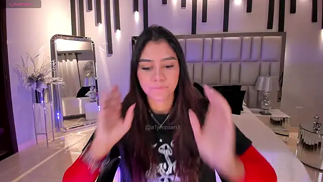 Snapshot of AllyJensen chatting on November 6, 2025, 10:19 am AllyJensen online show from November 6, 2025, 10:19 am