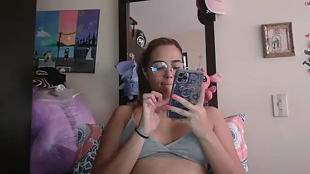 trianabell online show from April 14, 2026, 4:34 pm