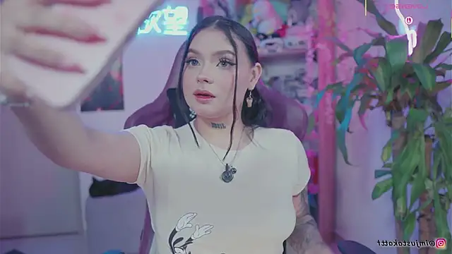 sensualkattt online show from September 10, 2025, 12:59 pm