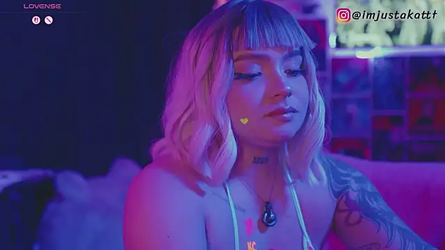 sensualkattt online show from May 15, 2026, 11:36 pm
