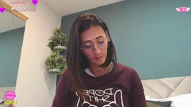 Snapshot of SharisWillian chatting on February 20, 2026, 4:09 am SharisWillian online show from February 20, 2026, 4:09 am