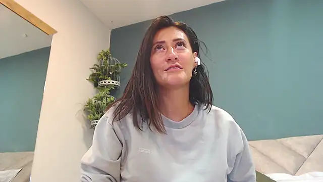 Snapshot of SharisWillian chatting on February 13, 2026, 4:01 am SharisWillian online show from February 13, 2026, 4:01 am