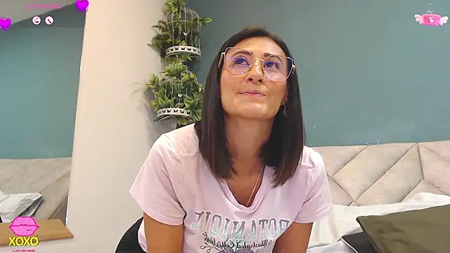 Snapshot of SharisWillian chatting on March 2, 2026, 5:08 am SharisWillian online show from March 2, 2026, 5:08 am