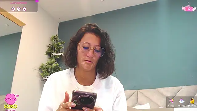 SharisWillian online show from April 15, 2026, 3:56 am