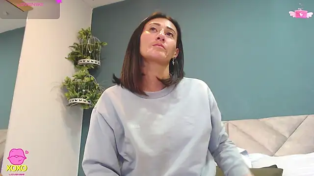 SharisWillian online show from March 12, 2026, 4:07 am