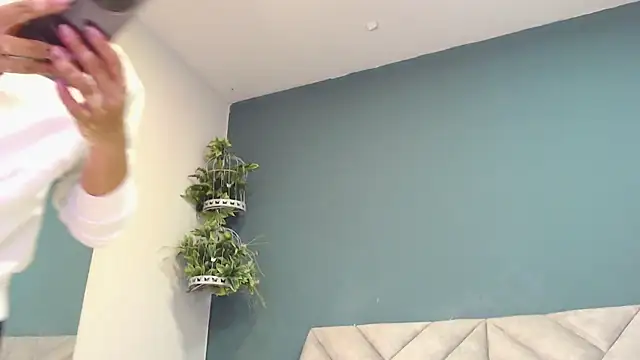 Snapshot of SharisWillian chatting on January 9, 2026, 3:46 am SharisWillian online show from January 9, 2026, 3:46 am