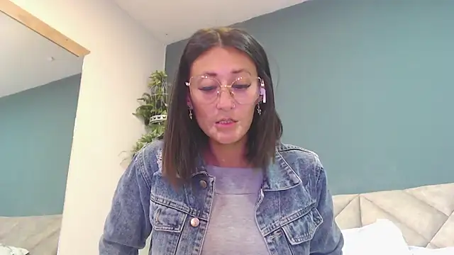 Snapshot of SharisWillian chatting on January 18, 2026, 4:27 am SharisWillian online show from January 18, 2026, 4:27 am