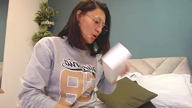 Snapshot of SharisWillian chatting on February 25, 2026, 3:18 am SharisWillian online show from February 25, 2026, 3:18 am