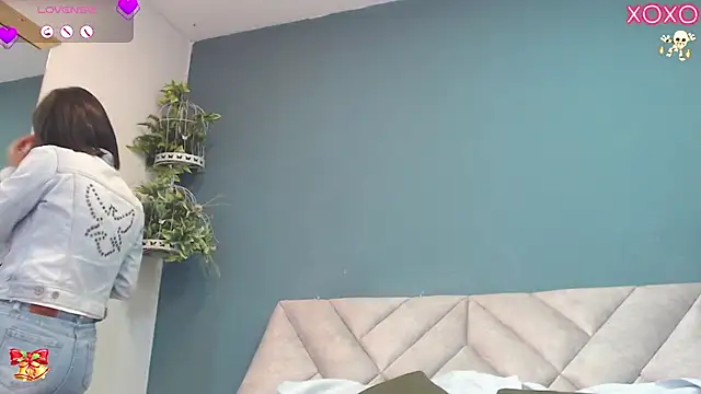 Snapshot of SharisWillian chatting on November 8, 2025, 4:27 am SharisWillian online show from November 8, 2025, 4:27 am