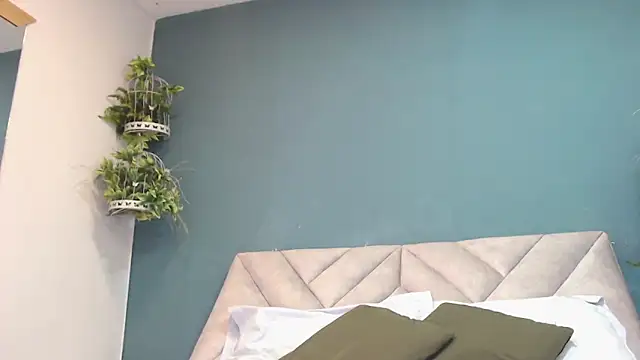 Snapshot of SharisWillian chatting on December 1, 2025, 3:29 am SharisWillian online show from December 1, 2025, 3:29 am