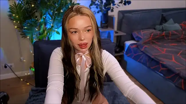 Lily Yin online show from February 12, 2025, 5:58 am