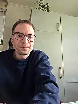 Snapshot of Schnubby1 chatting on February 27, 2025, 2:21 pm Schnubby1 online show from February 27, 2025, 2:21 pm