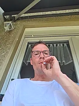 Snapshot of Schnubby1 chatting on June 8, 2026, 11:22 am Schnubby1 online show from June 8, 2026, 11:22 am