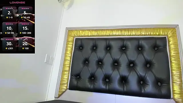 Snapshot of Foxy_Assh_ chatting on January 7, 2026, 5:01 am Foxy Assh online show from January 7, 2026, 5:01 am