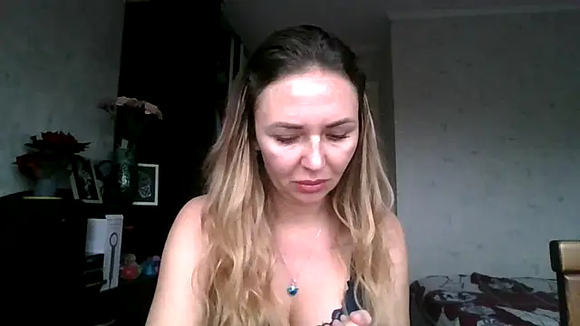 AngelinaLove28 online show from December 16, 2025, 7:45 am