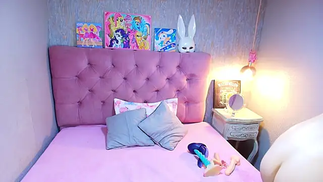 charlottemoonxz online show from March 28, 2026, 1:12 pm