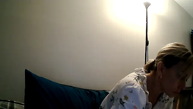 anechka1 online show from October 26, 2025, 1:06 am