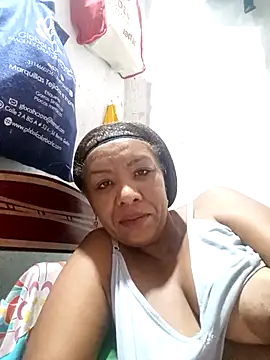 Snapshot of Surreyaa chatting on November 26, 2025, 10:54 pm Surreyaa online show from November 26, 2025, 10:54 pm