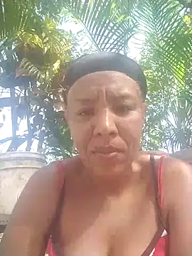 Snapshot of Surreyaa chatting on February 4, 2026, 7:42 pm Surreyaa online show from February 4, 2026, 7:42 pm