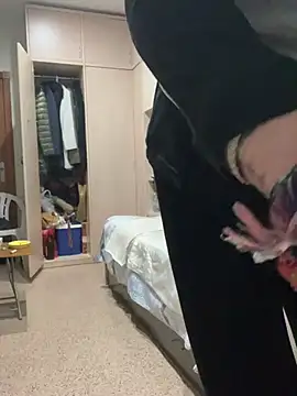 Snapshot of Kamaleonix chatting on March 14, 2025, 9:10 pm Kamaleonix online show from March 14, 2025, 9:10 pm